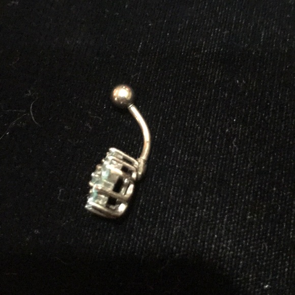 Diamond shaped Navel - Picture 2 of 4